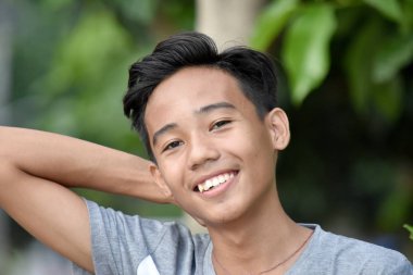 Bir Filipinli Erkek Rahatlatıcı