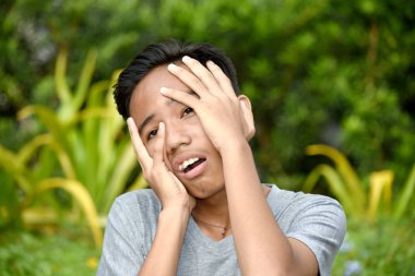 Stresli Filipinli Teen Boy