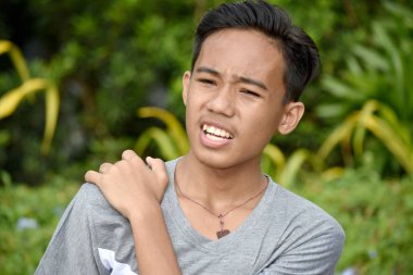 Genç Çeşitli Erkek Ve Ağrı