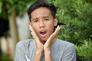 Ürkmüş Bir Erkek Çocuk