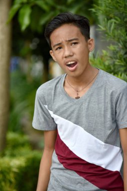 Ürkmüş Yakışıklı Azınlık Erkeği