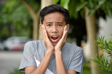 Şok Olmuş Bir Erkek Çocuk