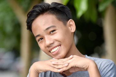 Çekici Bir Genç Erkek