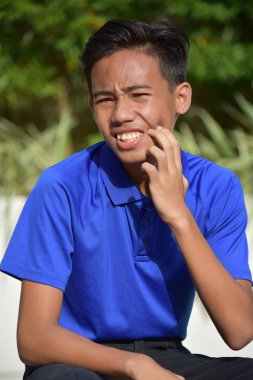 Bir diş ağrısı olmayan erkek