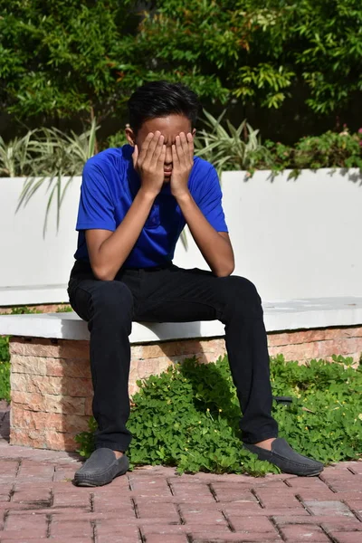 Teini-ikäinen mies ja pettymys — kuvapankkivalokuva