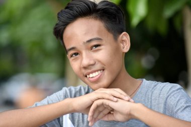 Yakışıklı bir Asyalı Erkek Çocuk