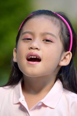 Endişeli Bir Farklı Kişi