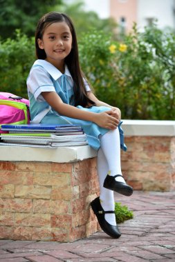 Mutlu Güzel Azınlık Kız Öğrencisi