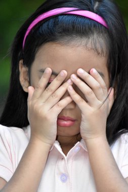 Stresli bir Asyalı Kadın Ergen