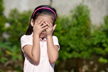 Başarısız Genç Filipinli Kız