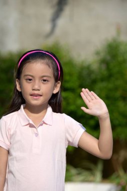 Dost Canlısı Bir Genç Kız