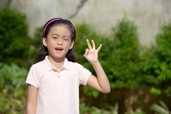 Bir Ok Genç Filipinli Kız — Stok fotoğraf