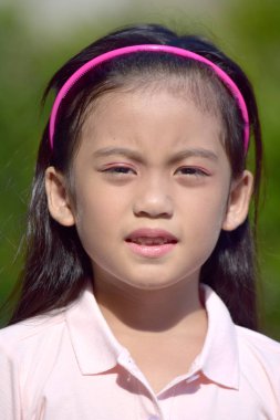 Mutsuz bir genç kız.