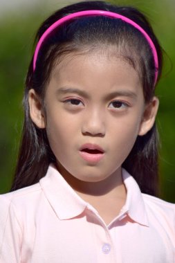 Kafası Karışık Güzel Filipinli Kadın Ergen