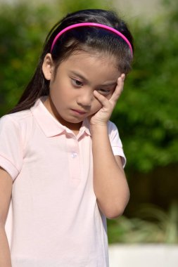 Endişeli Bir Kız Çocuk