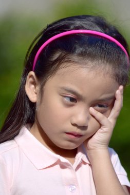 Endişeli bir Asyalı