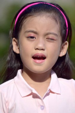 Çok Çeşitli Bir Çocuk Konuşuyor