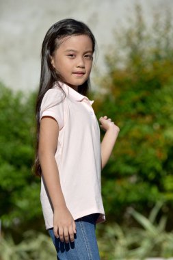 Duygusuz Bir Ergen Kadın