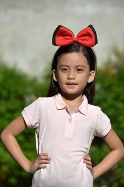 Genç Filipinli bir çocuk ve özgüven