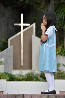 Kilisede Dua Dini Asya Tween