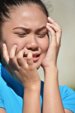 Stresli Asyalı Genç Bir Kadın