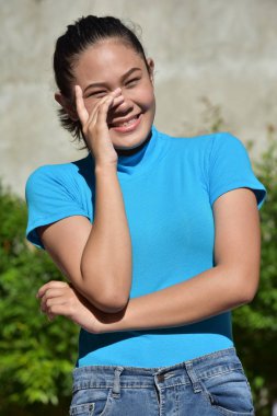 Utangaç bir kadın kadın