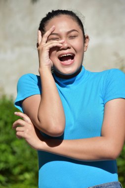 Farklı Bir Kadın Ve Kahkaha