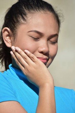 Bir Düşünceli Genç Kişi