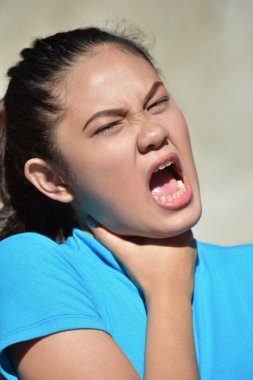 Asyalı Bir Kadın Boğulma