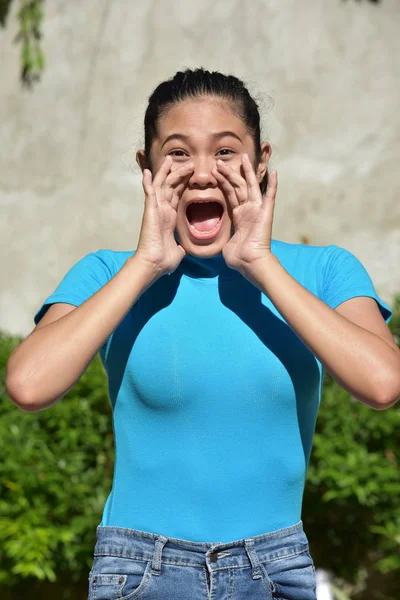 Bir Filipinli Kadın Shout — Stok fotoğraf