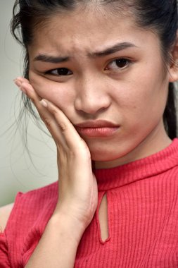 Bir Asyalı Kadın ve Karışıklık