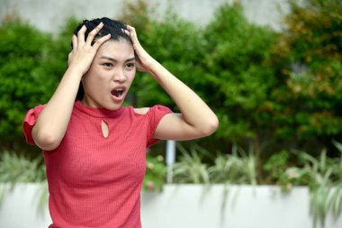 Stres Altında Güzel Bir Azınlık Kadın