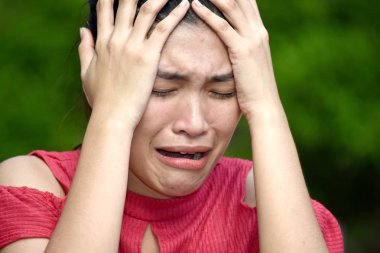 Stresli Genç Filipinli Genç Kadın