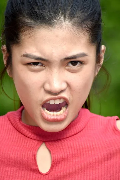 Gadis Remaja Filipina Muda Di Bawah Stres — Stok Foto