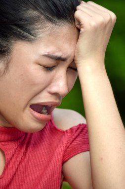 Stres Altında Güzel Bir Azınlık Kız