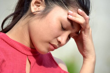 Yalnız Bir Genç Kadın.