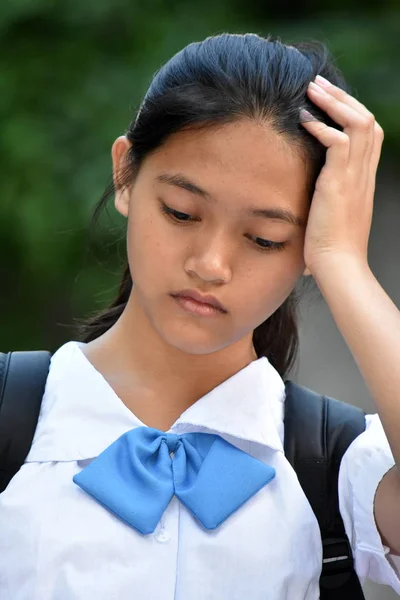 Una chica de escuela preocupada — Foto de Stock