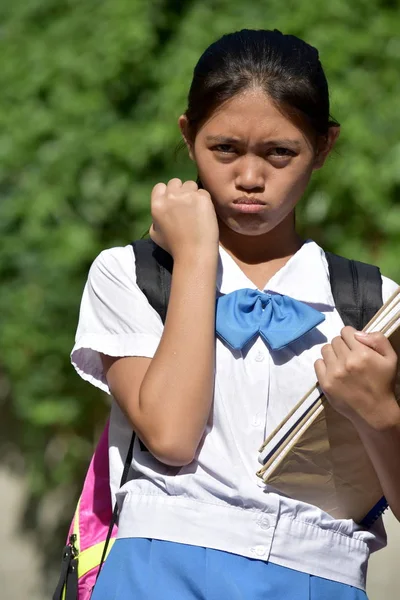 Farklı okullardan üzgün bir kız. — Stok fotoğraf
