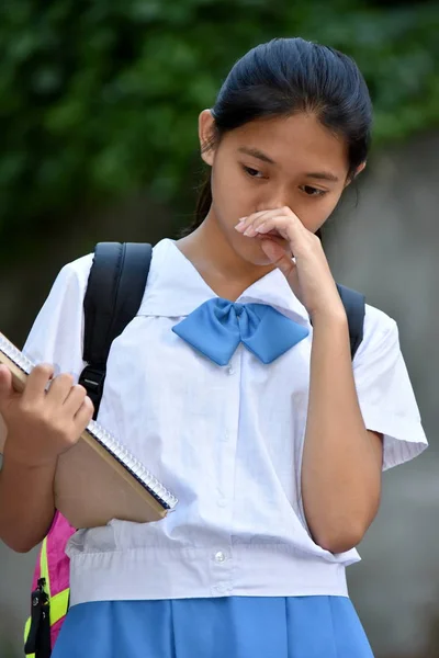 Roztomilý asijský studentka s alergiemi — Stock fotografie
