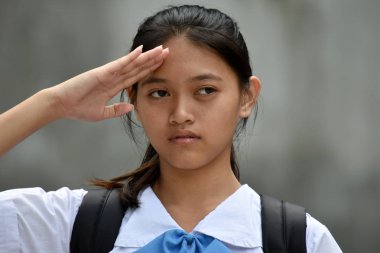 Bir Kız Öğrenci Selamlaması