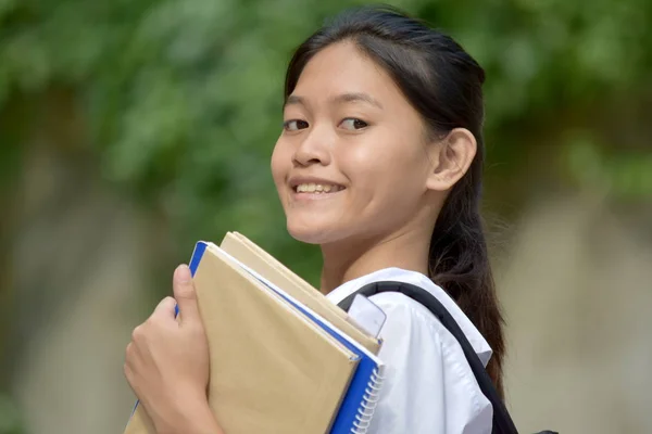 Uma menina da escola asiática e felicidade — Fotografia de Stock