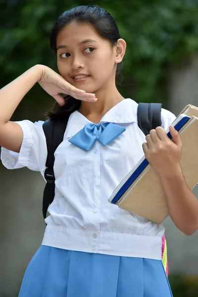 Una estudiante bastante femenina — Foto de Stock