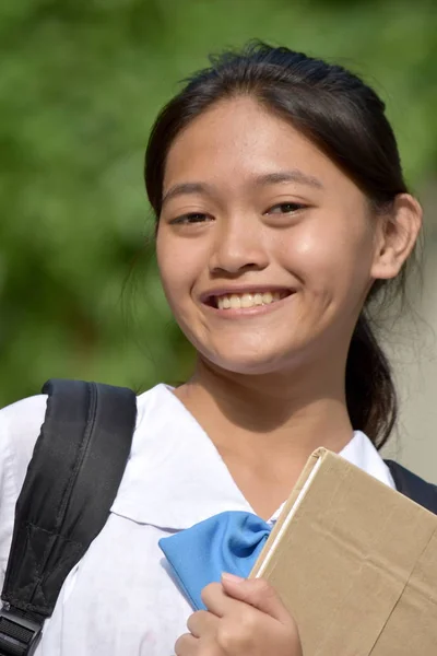 Asiático estudante adolescente escola menina sorrindo — Fotografia de Stock