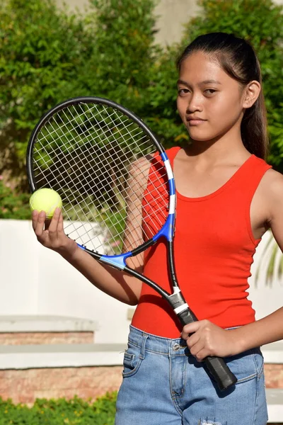 Páratlan Athletic Diverse Girl Tennis Player Tenisz ütő — Stock Fotó