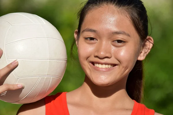 Felice Diverse adolescente atleta giocatore di pallavolo femminile con pallavolo — Foto Stock