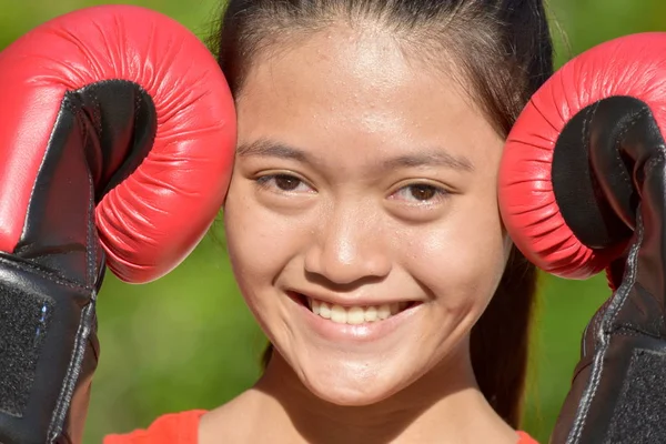 A Fit Minority Female Boxer Smiling — Stock Photo, Image