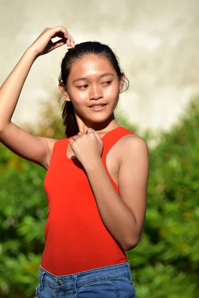 Uma posando minoria adolescente feminino — Fotografia de Stock