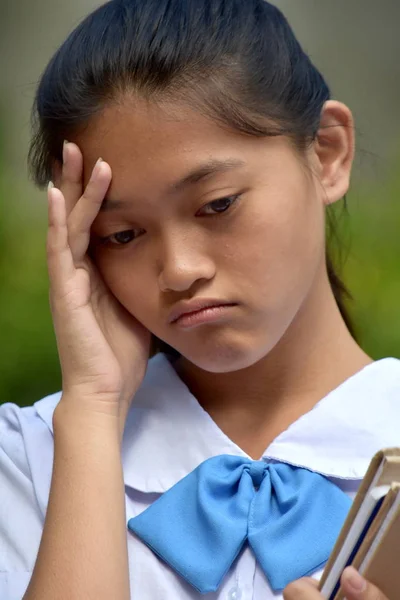 Una estudiante cansada adolescente escuela chica — Foto de Stock