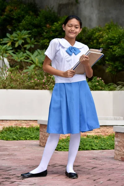 Un ammiccante bella filippina ragazza studente — Foto Stock