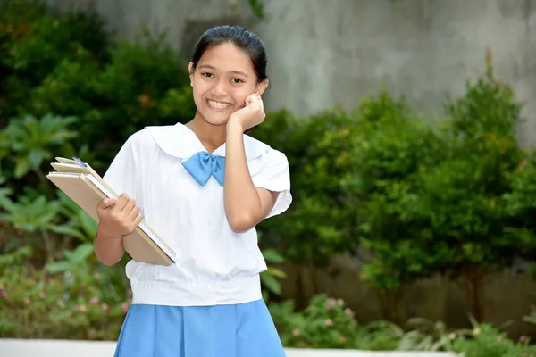 Estudante jovem filipina menina e felicidade com livros escolares — Fotografia de Stock